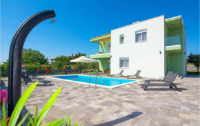 Amazing Home In Vrsi With Heated Swimming Pool